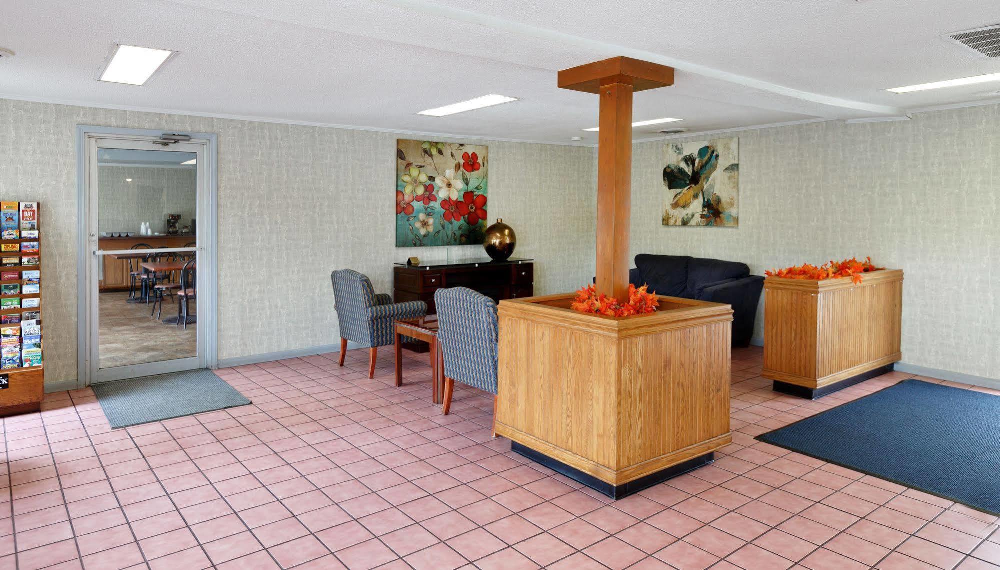 Red Carpet Inn - Louisville Zewnętrze zdjęcie